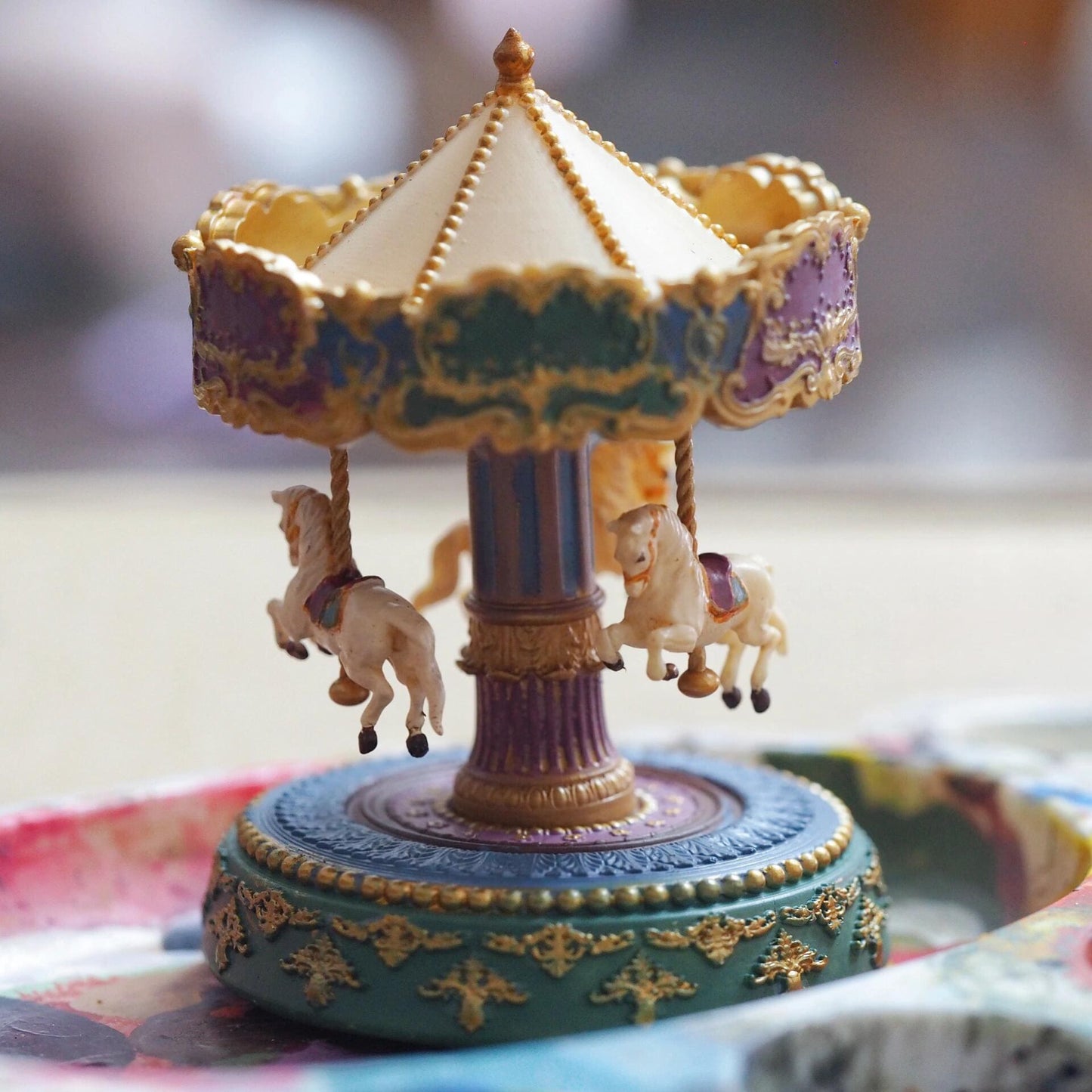 Add a touch of nostalgia to your dollhouse with this vintage-style miniature carousel with beautiful horses. Its vibrant colours and traditional style will be a striking and eye-catching addition to any dollhouse. Height: 6cm / 2.36inches