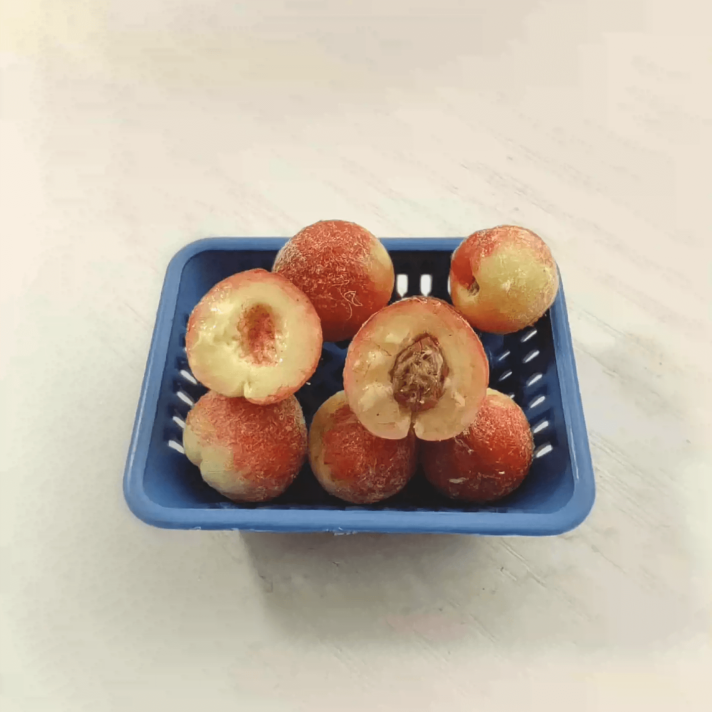 Realistic Wild Peach 1:6 and 1:12 scale. Miniature fruit 1/6 scale. Miniature fruit 1/12 scale. Dollhouse kitchen accessories. Miniature food for doll. Miniature fruit for miniature garden, dollhouse farmhouse, tiny kitchen. Size: Whole Wild Peach; Half Wild Peach.