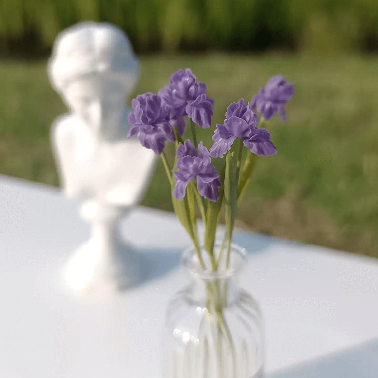 Irises are popular garden flowers. They are known for their wide variety of colors and their unique petal shapes. Miniature for dolls, dollhouses, roomboxes. Suitable for Blythe, Barbie, Paola,and other dolls with a height of 25-40cm (10-15.8 inches). Scale: 1:6; 1:12 Material: Handmade from Clay