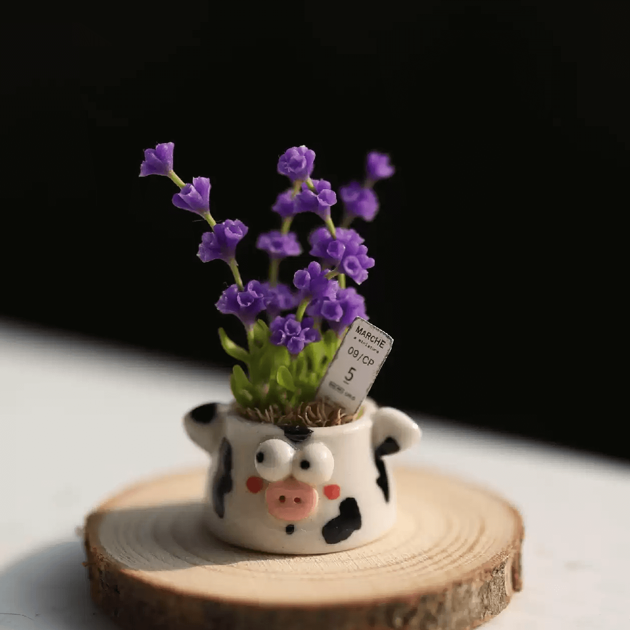 Lavender/Lavandula are popular, aromatic, drought-tolerant garden plants. They associate well with other shrubs, perennial plants and roses. Miniature for dolls, dollhouses, roomboxes. Suitable for Blythe, Barbie, Paola,and other dolls with a height of 25-40cm (10-15.8 inches).