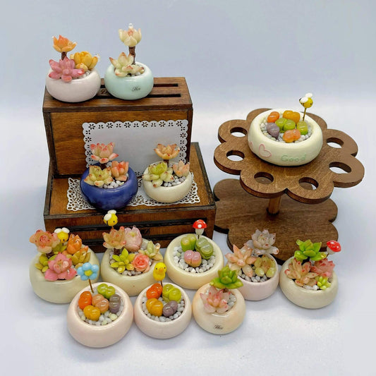 Succulents are a diverse group of plants. They are found in a wide range of shapes, sizes, and colors, making them popular choices for indoor and outdoor dollhouse gardens. Material: Handmade from Clay Scale: 1/12 Miniature for dolls, dollhouses, roomboxes. Suitable for Blythe, Barbie, Paola and other dolls with a height of 25-40cm (10-15.8 inches).