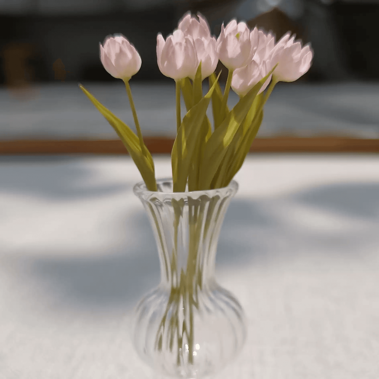 A delicate tulip bouquet is graceful, elegant and fun! Miniature for dolls, dollhouses, roomboxes. Suitable for Blythe, Barbie, Paola,and other dolls with a height of 25-40cm (10-15.8 inches). Scale: 1:6; 1:12 Material: Handmade from Clay Size: Tulips blooms measure 0.4 inch across