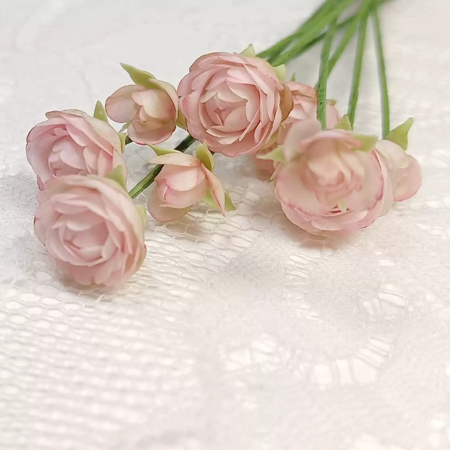 Miniature Yves Rose has a charm with its very beautiful crumpled flowers. Each flower is pink in color with ample, matte green foliage. Miniature for dolls, dollhouses, roomboxes. Suitable for Blythe, Barbie, Paola,and other dolls with a height of 25-40cm (10-15.8 inches). Scale: 1:6; 1:12 Material: Handmade from Clay