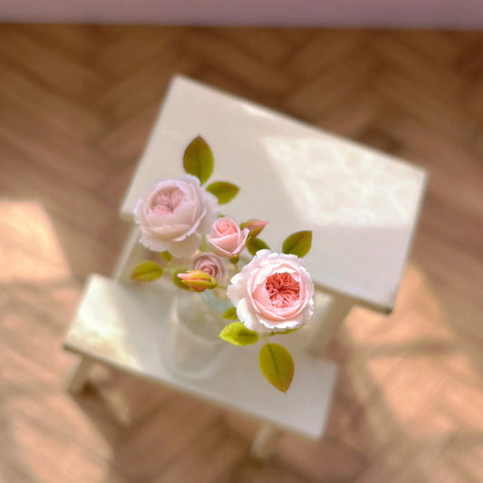 Effortlessly elegant and breathtakingly beautiful, there is no better rose for your wedding. Miniature for dolls, dollhouses, roomboxes. Suitable for Blythe, Barbie, Paola,and other dolls with a height of 25-40cm (10-15.8 inches).Scale: 1:6; 1:12 Material: Handmade from Clay