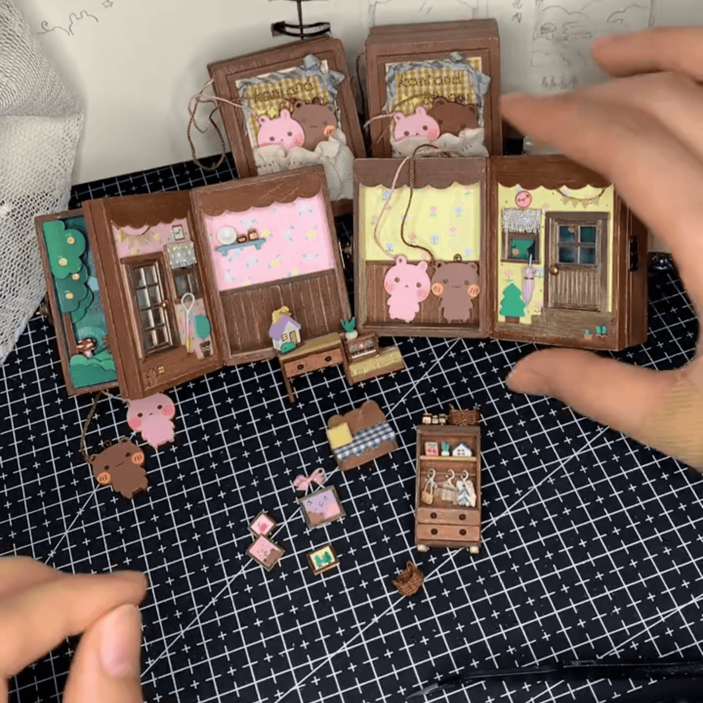 This flip book diorama showcases a delicate miniature scene of Bunny Kani's home, presented in a flip book-style diorama within a tiny craft world. The visuals are intricate and creative, with each page turn revealing a unique little world, as if drawing the viewer into Bunny Kani's cozy home.