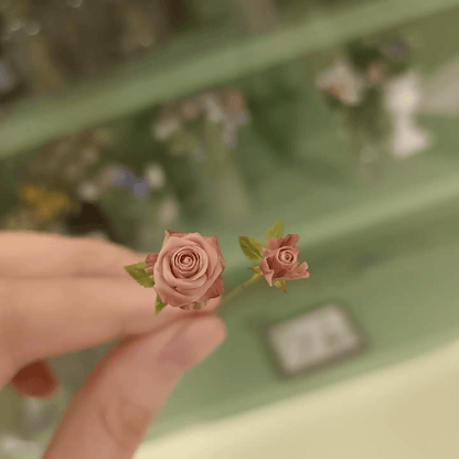 Miniature Cappuccino Roses are charming due to their romantic combination of dusty pink, beige brown hues with a slight hint of raspberry pink on the edges of its petals. Miniature for dolls, dollhouses, roomboxes. Suitable for Blythe, Barbie, Paola,and other dolls with a height of 25-40cm (10-15.8 inches).