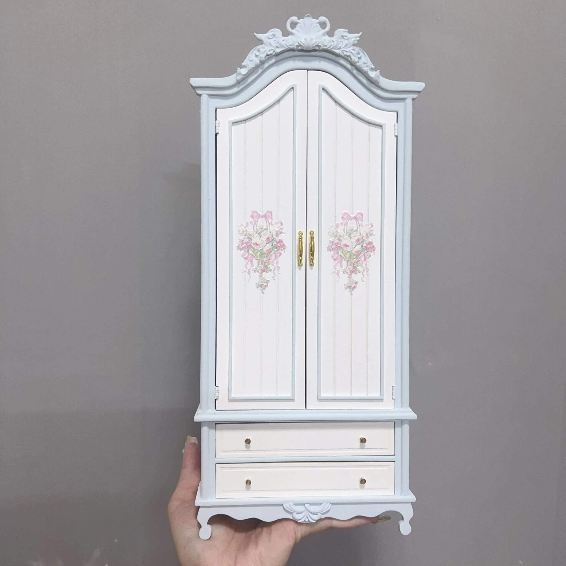 As you can probably tell, I specialise in dollhouse furniture that is the opposite of run-of-the-mill, and your piece will be deliberately designed to be a real statement of YOUR unique personality. Miniature Furniture for 1/6, 1/12 scale dolls, dollhouse, bedroom.