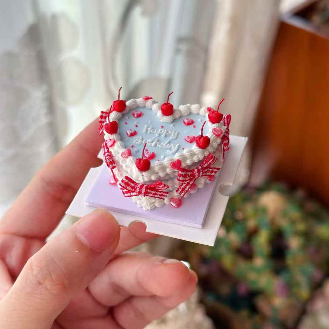 Handmade, each piece is unique! The real thing is super beautiful and cute. Perfect for decorating dollhouses of all sizes! Size: 4cm / 1.58in Material: Clay