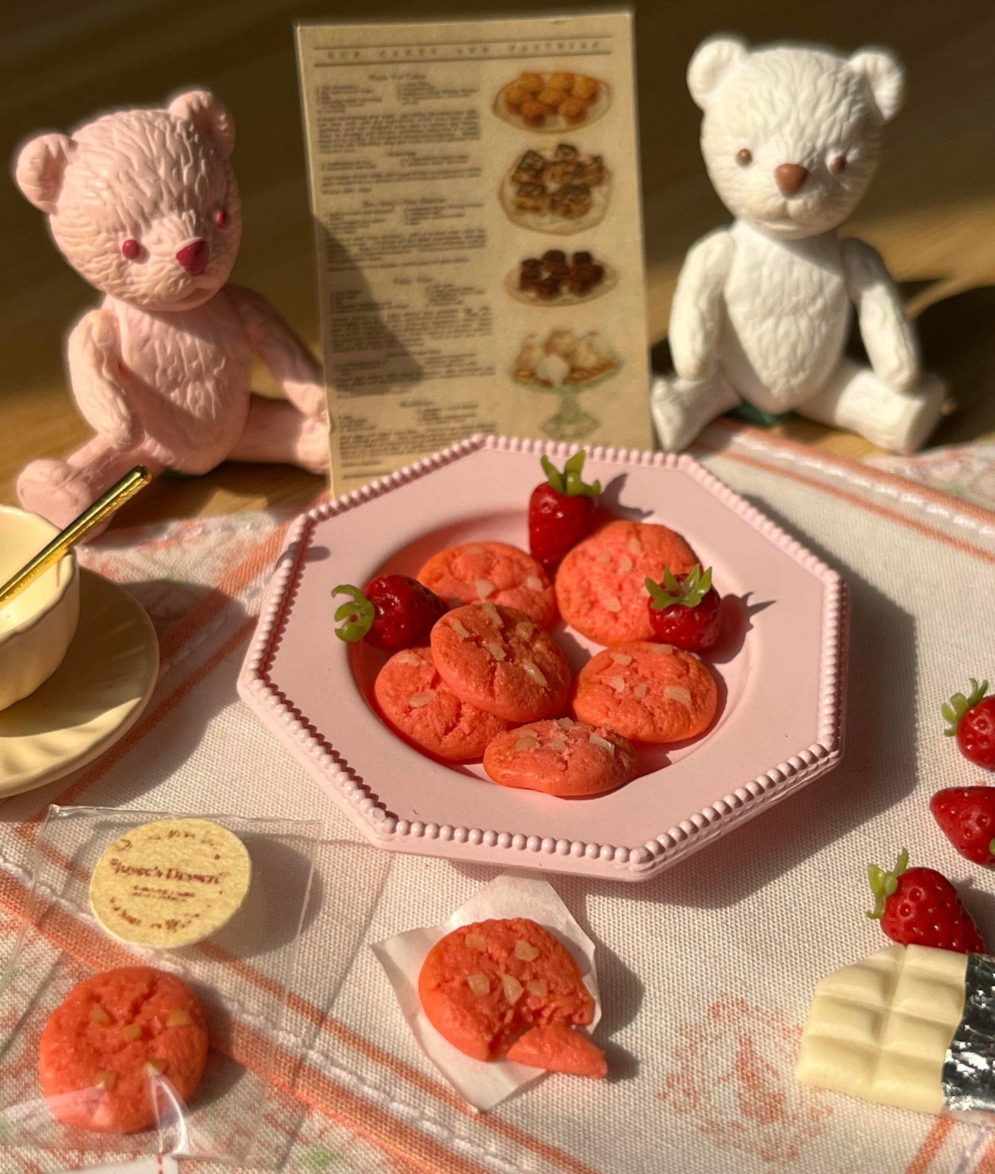 The set includes: 2 placemats, 1 plate, 8 strawberry cookies, 1 coffee cup set, 6 strawberries, and 1 white chocolate. The bear is not included. Material: Clay