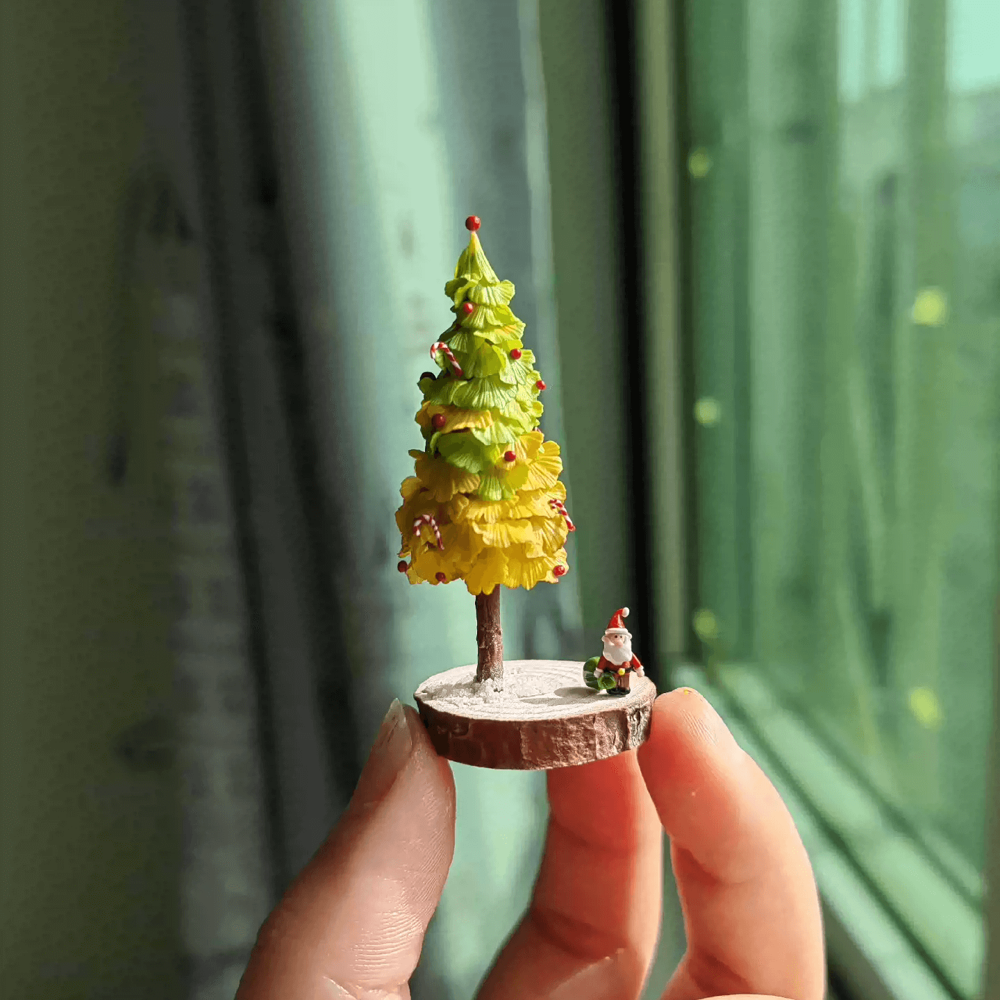 These miniature Christmas tree ornaments will look stunning on a table setting or dollhouse.  Material: Handmade from Clay