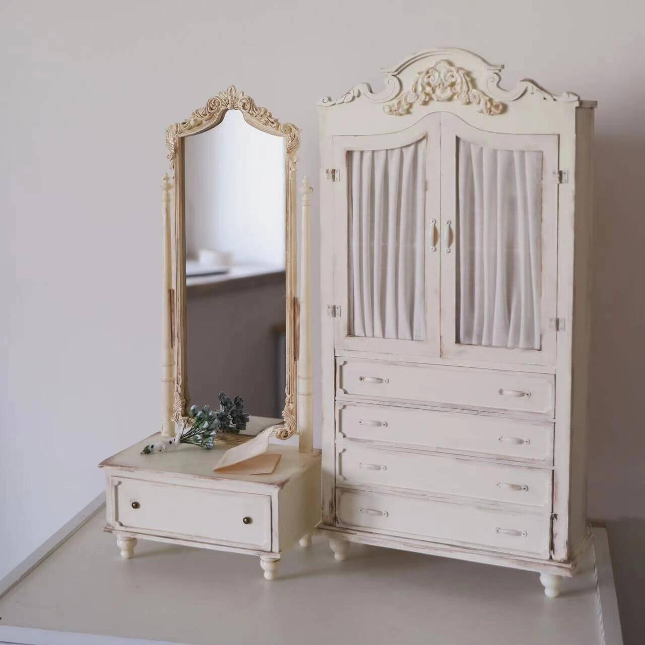 Default Color/ Finish: White Styles: French Vintage Shabby Chic Material: Solid Wood Type: Dressing Mirror Scale: 1/6 (13.5×9×30cm / 5.32×3.54×11.81in); 1/4 (25.5×17×60cm / 10.04×6.69×23.62in) Note: The products are Miniature Shabby Chic Full Length Dressing Mirror with Drawers, without other accessories.