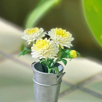 Dahlia pinnata is a species in the genus Dahlia, family Asteraceae, with the common name garden dahlia.  Scale: 1:6; 1:12  Material: Handmade from Clay  Default Color: As the picture shows  A variety of colors are available, choose your favorite color and make a note.