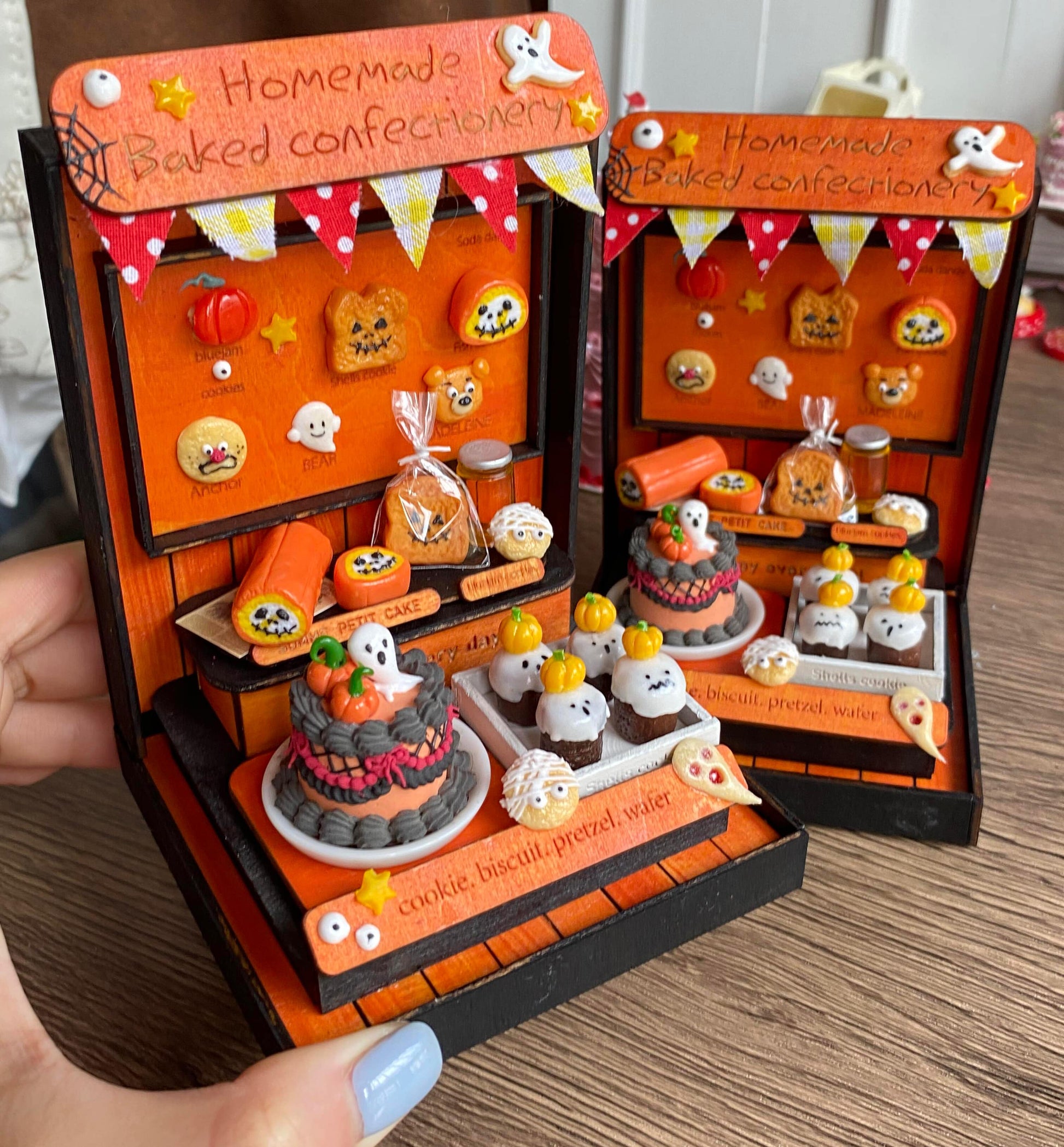 Handmade, each piece is unique! The real thing is super beautiful and cute. Perfect for decorating dollhouses of all sizes! The pictures were taken with the original camera without filters. The real thing is super beautiful and cute, perfect for decorating your mini dollhouse.