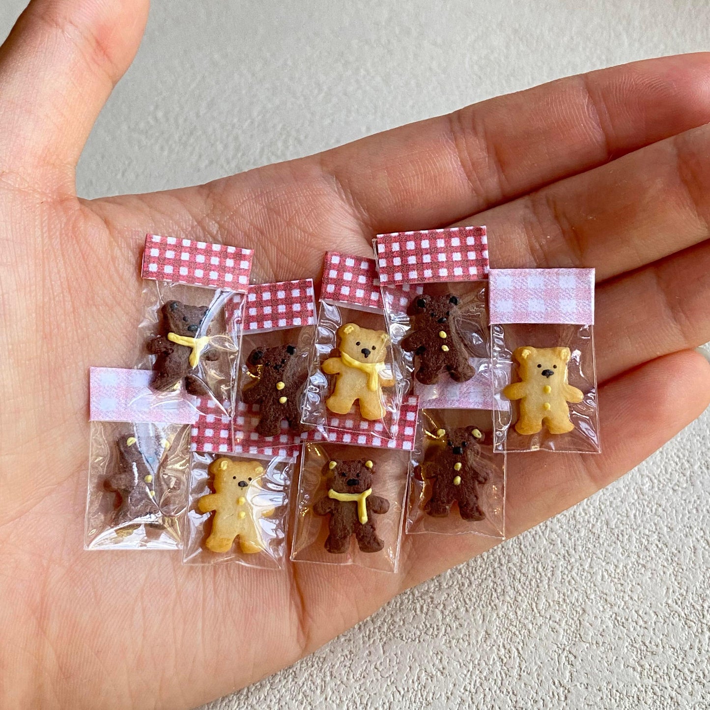 Handmade, each piece is unique! The real thing is super beautiful and cute. Perfect for decorating dollhouses of all sizes! Material: Air dry clay