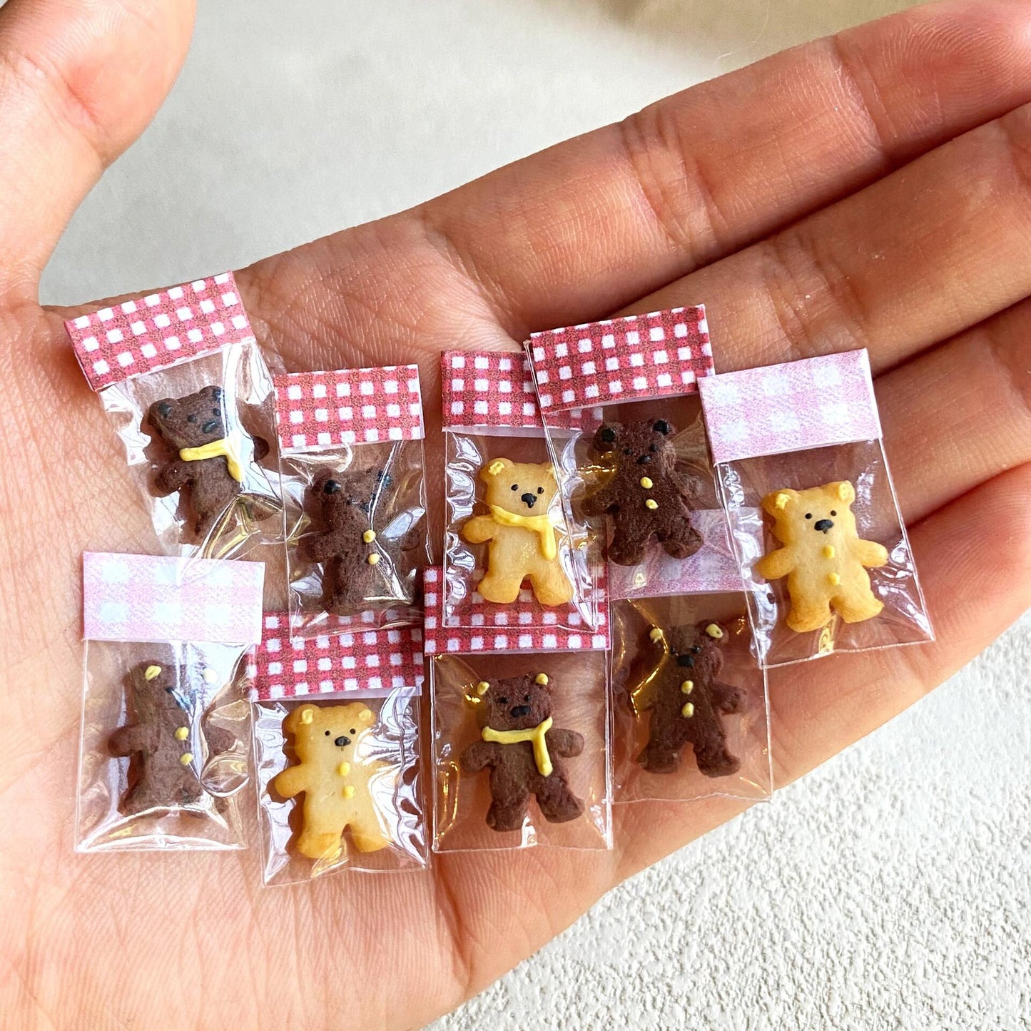 Handmade, each piece is unique! The real thing is super beautiful and cute. Perfect for decorating dollhouses of all sizes! Material: Air dry clay