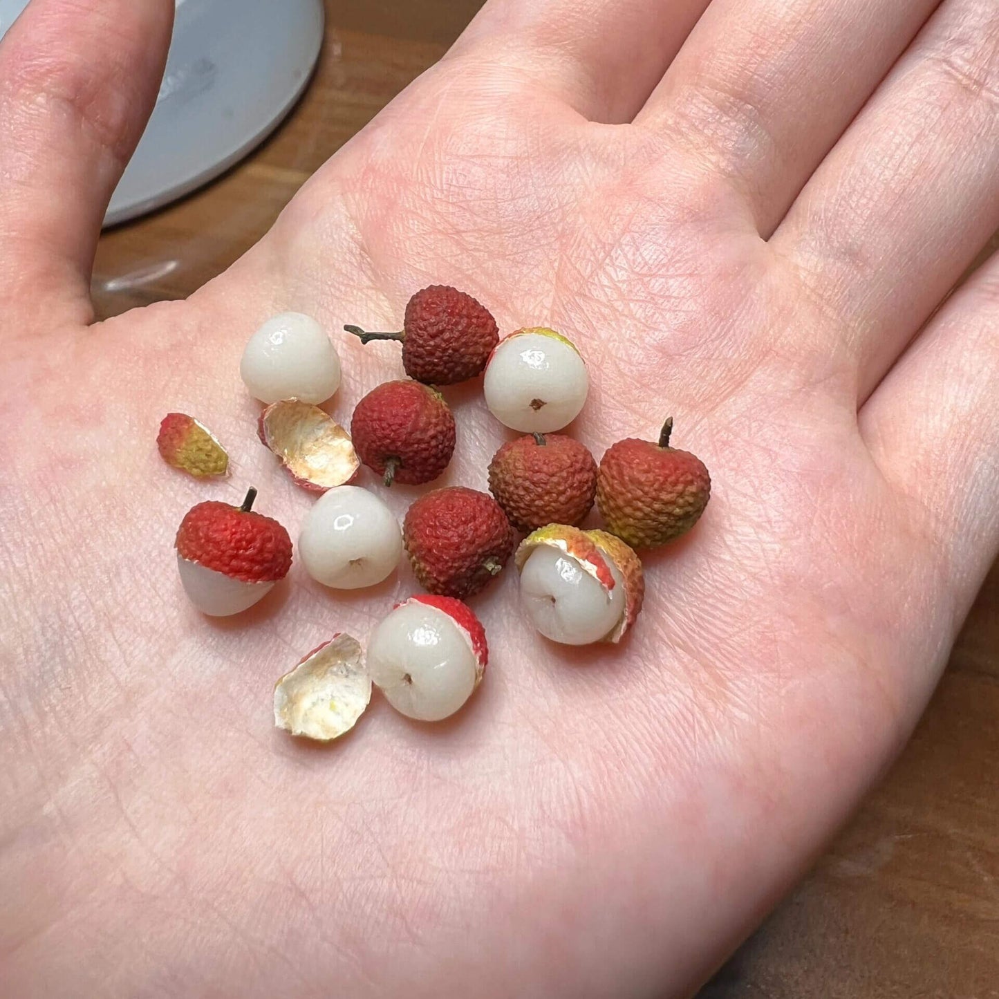 This miniature fruit lychee would be a wonderful addition to any doll's house kitchen or dining room table. Material: Clay Size: 0.8cm / 0.32in