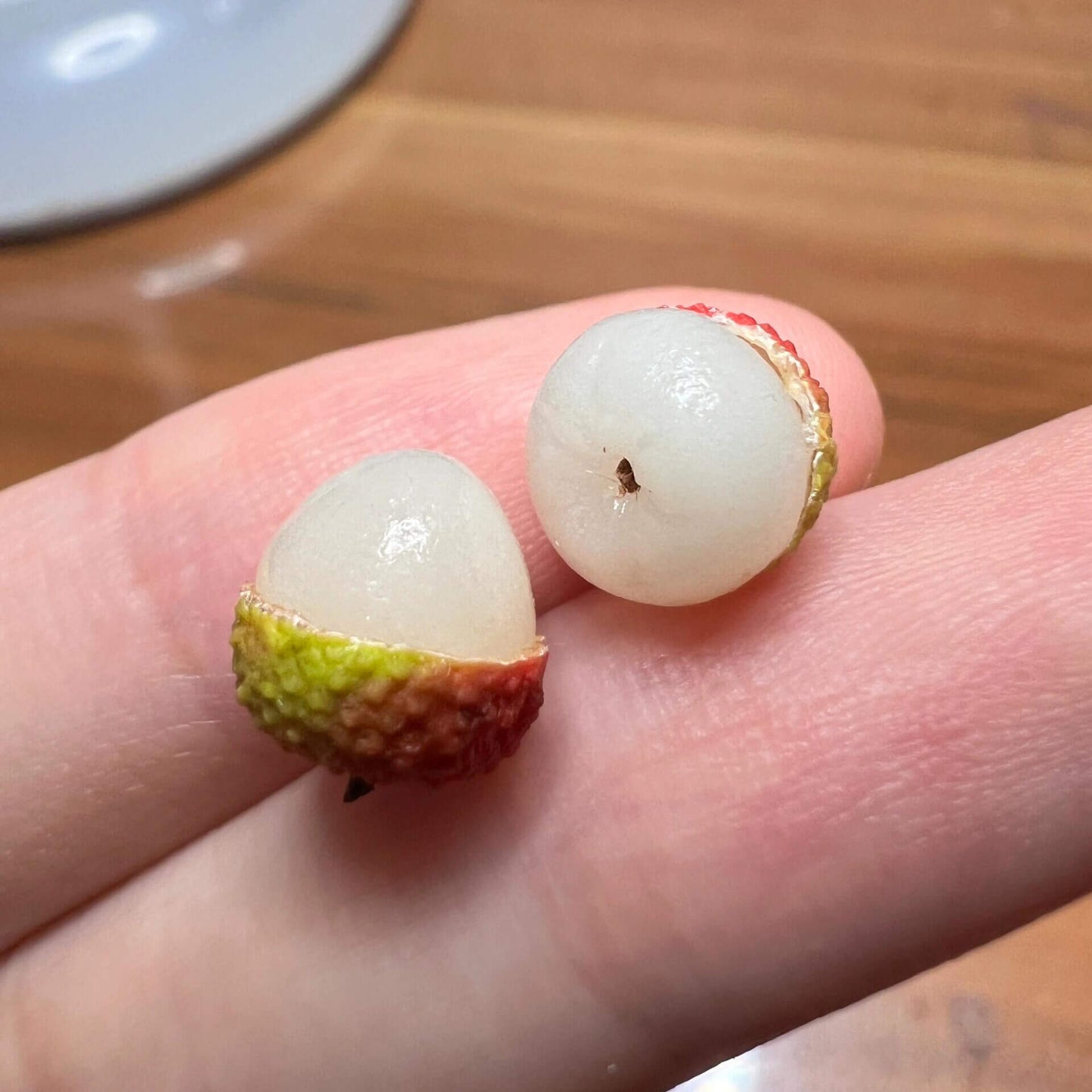 This miniature fruit lychee would be a wonderful addition to any doll's house kitchen or dining room table. Material: Clay Size: 0.8cm / 0.32in