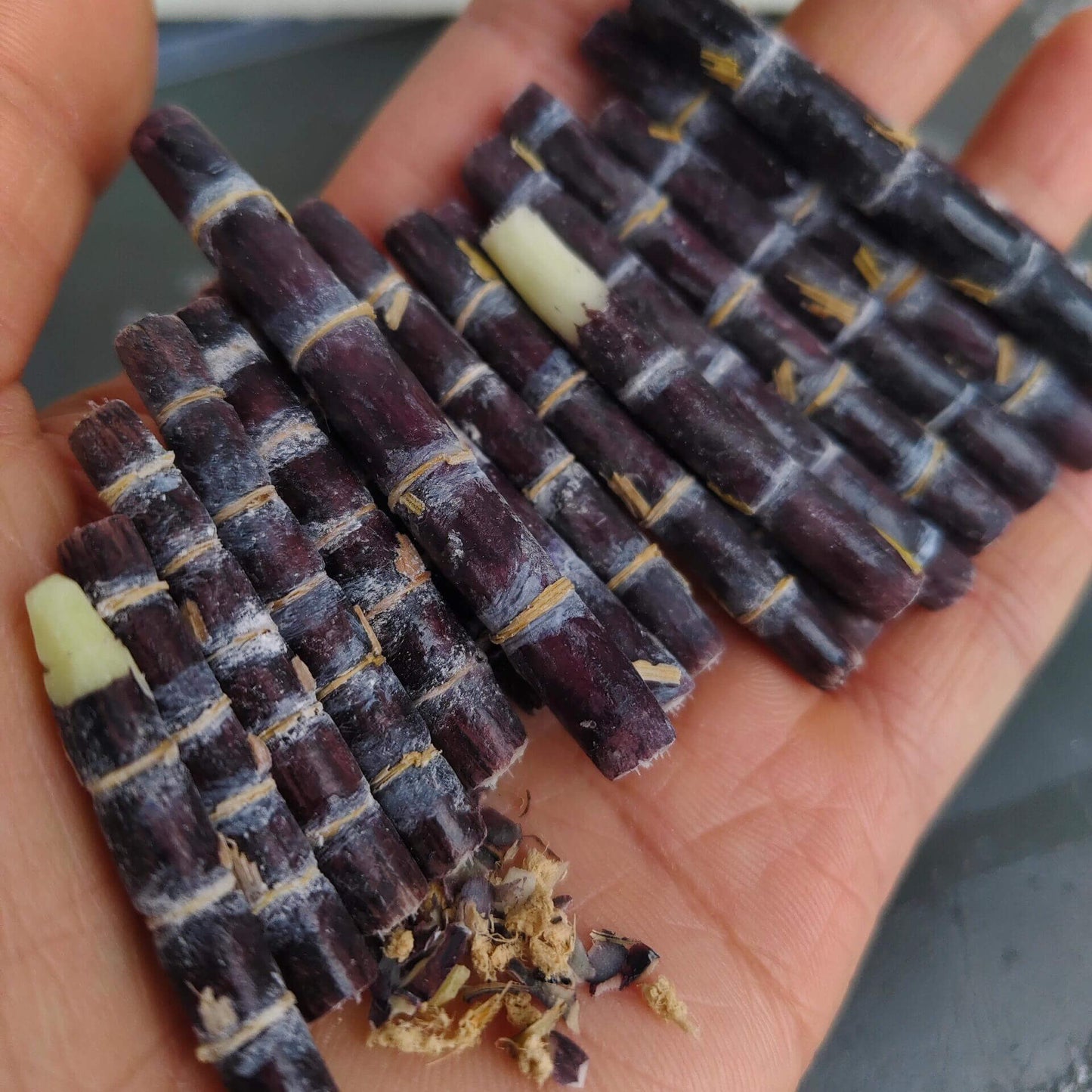 This miniature handmade clay sugarcane would be a wonderful addition to any doll's house kitchen or dining room table. Material: Clay Scale: 1/12 or 1/6