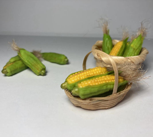 This miniature fruit corn would be a wonderful addition to any doll's house kitchen or dining room table. Material: Clay Size: 3cm / 1.18in