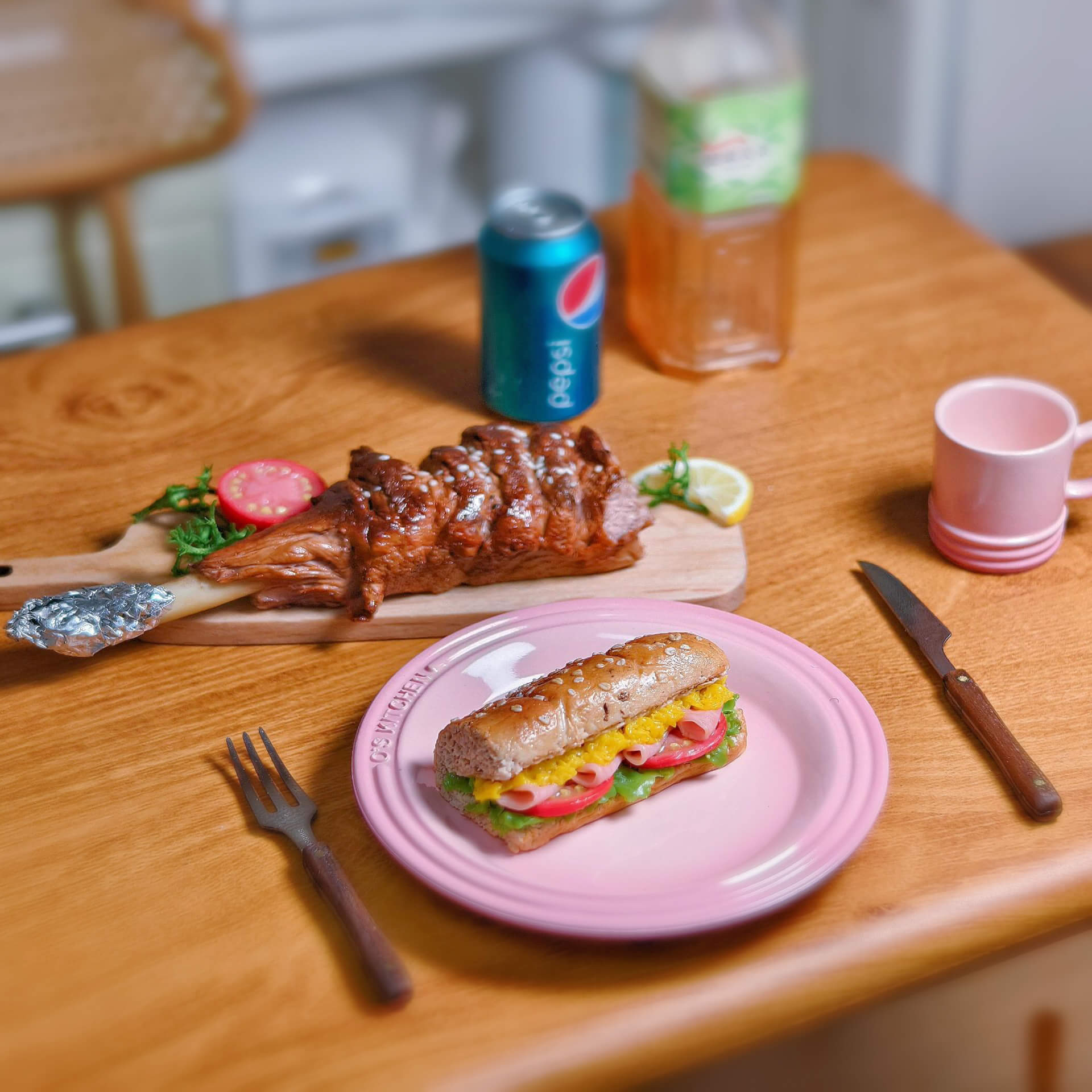 This handmade-to-order dollhouse miniature sandwich is mouthwatering but completely non-edible! Handmade, each piece is unique! The real thing is super beautiful and cute. Perfect for decorating dollhouses of all sizes! Size: 2.5cm / 0.98in