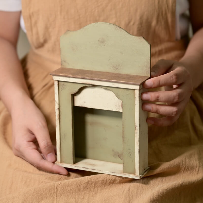 This beautiful miniature vintage fireplace with shabby chic detailing is perfect for your dolls houses. Style: Vintage Shabby Chic Material: Wood Scale: 1/6 (14×3.9×21.8cm / 5.51×1.54×8.58in)