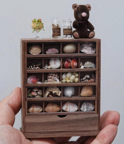 Spool cabinets are charming and functional pieces of antique furniture that were once used to store sewing thread spools. Default Color/ Finish: Cherry wood or Dark walnut Material: Black Walnut wood or Cherry wood Scale: 1/12 (4.1×1.7×5cm / 1.61×0.67×1.97in); 1/6 (7×2.7×8.2cm / 2.76×1.06×3.23in).