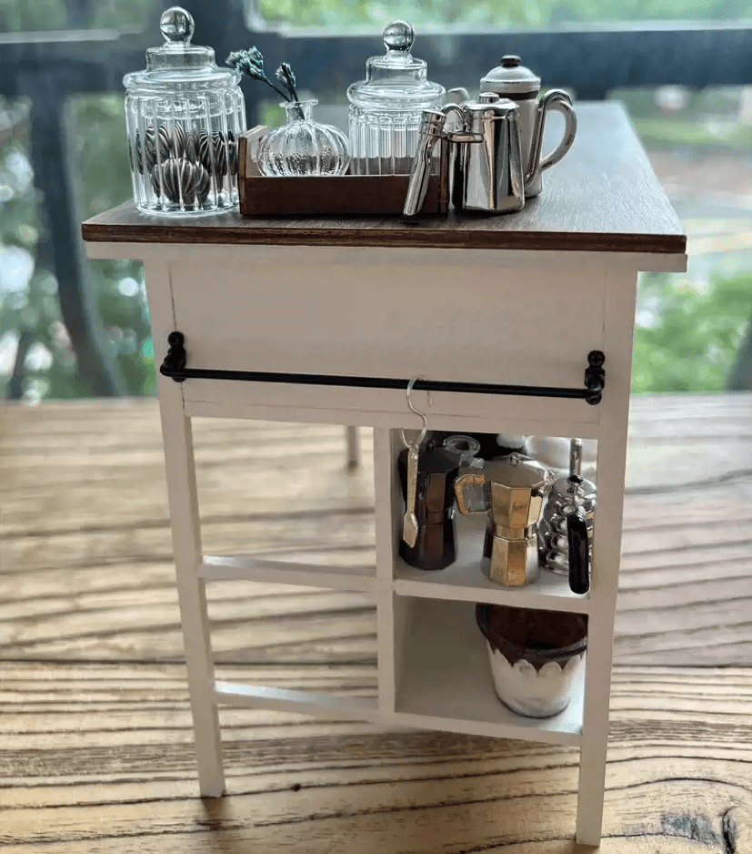 This Miniature Kitchen Island Table will look wonderful inside any room of your dollhouse, perfect for a cottage country look, or just to be exposed in your real house.  Default Color/ Finish: White and Brown Material: Solid Wood Type: Kitchen Island Table Scale: 1/6 (20×12×15.5cm / 7.87×4.72×6.10in)