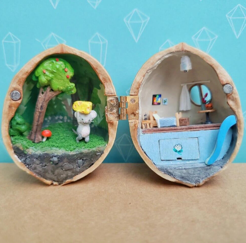 Miniature Mouse's Bedroom Scene in Walnut Shell Diorama Tiny World