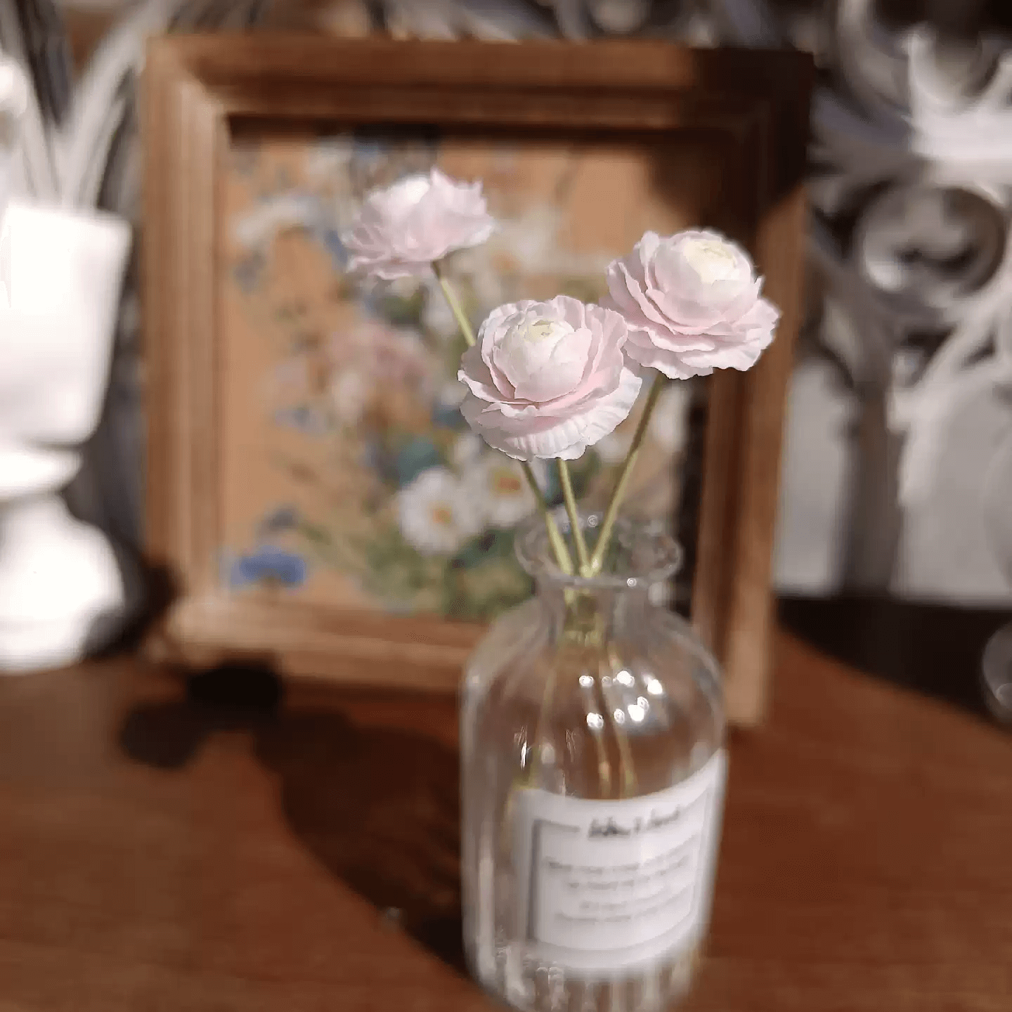 Ranunculus asiaticus, commonly called Persian buttercup, is a tuberous-rooted plant that blooms in late spring to early summer. Miniature for dolls, dollhouses, roomboxes. Suitable for Blythe, Barbie, Paola,and other dolls with a height of 25-40cm (10-15.8 inches). Scale: 1:6; 1:12 Material: Handmade from Clay