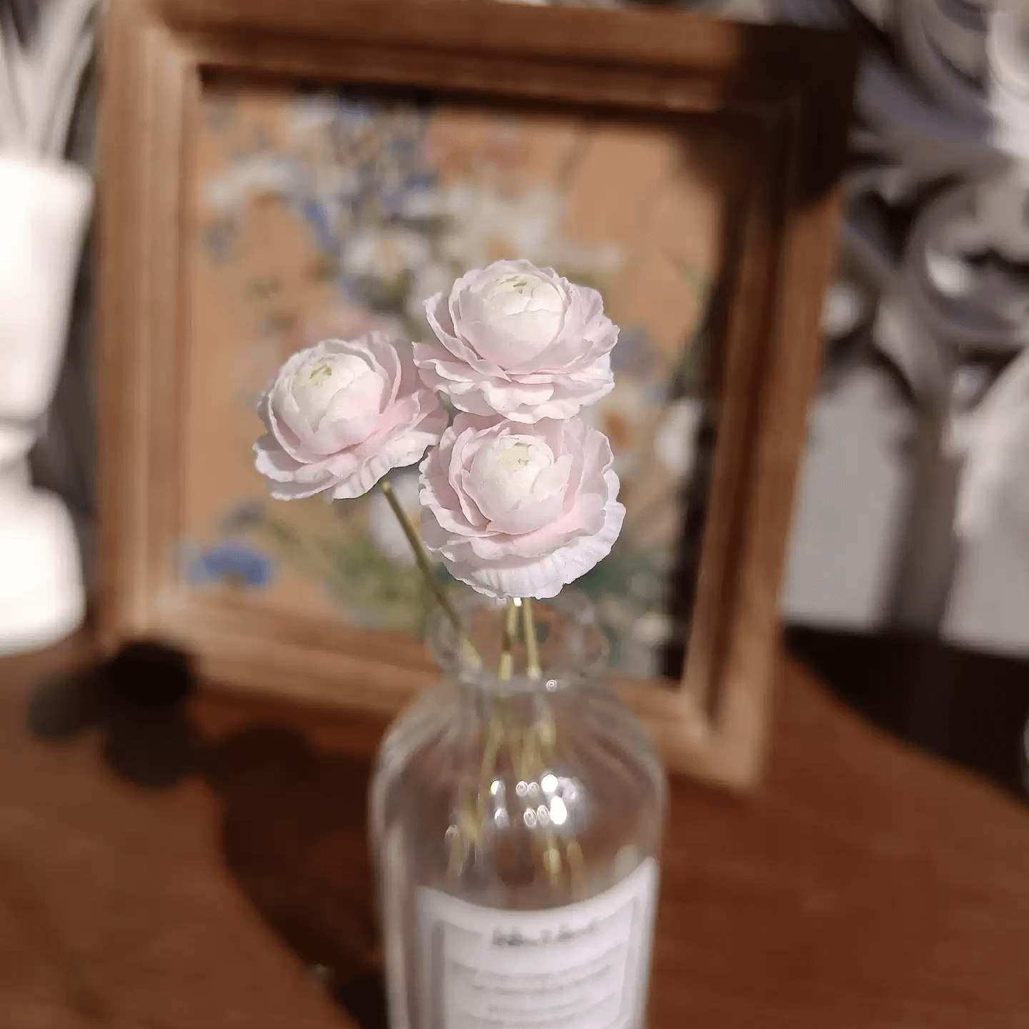 Ranunculus asiaticus, commonly called Persian buttercup, is a tuberous-rooted plant that blooms in late spring to early summer. Miniature for dolls, dollhouses, roomboxes. Suitable for Blythe, Barbie, Paola,and other dolls with a height of 25-40cm (10-15.8 inches). Scale: 1:6; 1:12 Material: Handmade from Clay