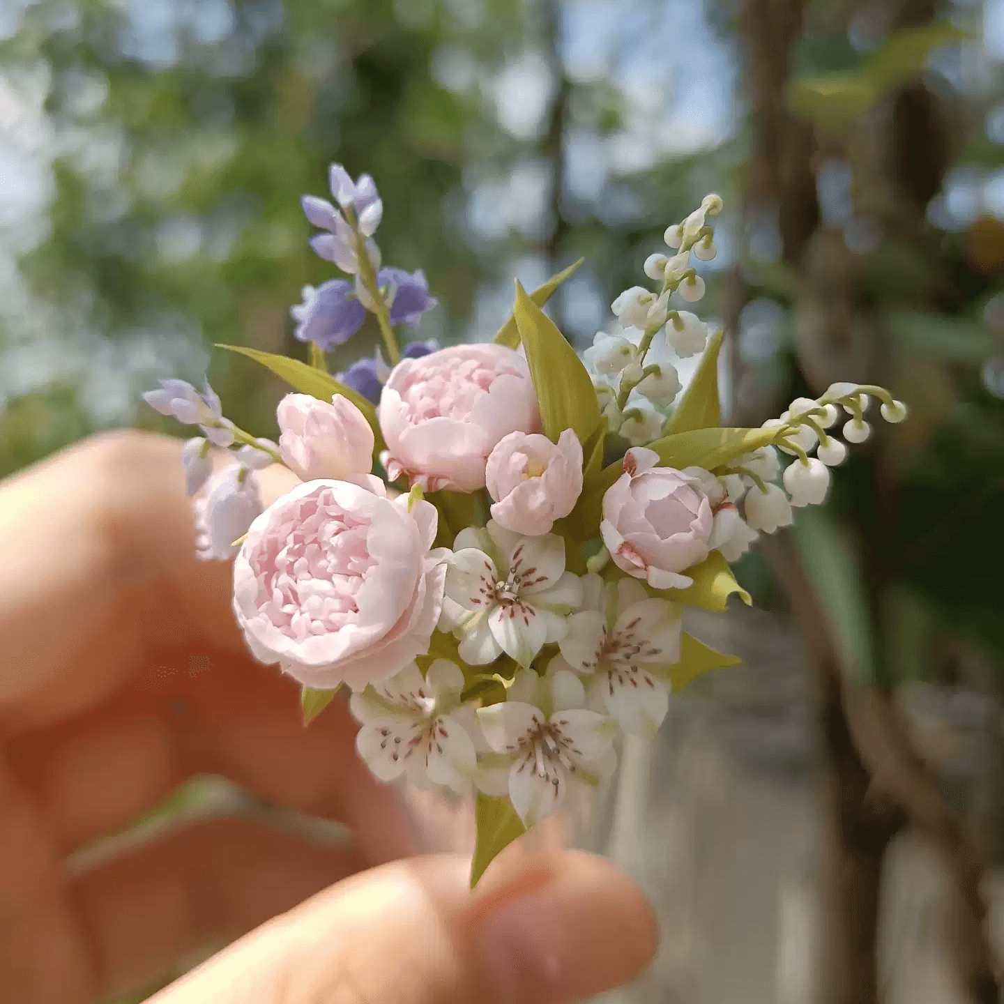 Miniature Pink Peonies make for stunning gifts that hold a deeper message within their blush-tinted petals. Miniature for dolls, dollhouses, roomboxes. Suitable for Blythe, Barbie, Paola,and other dolls with a height of 25-40cm (10-15.8 inches). Scale: 1:6; 1:12 Material: Handmade from Clay