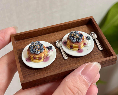 Handmade, each piece is unique! The real thing is super beautiful and cute. Perfect for decorating dollhouses of all sizes! Size: 3cm / 1.18in This set includes a miniature blueberry sauce pancake, a miniature ceramic plate, and a random fork or spoon.