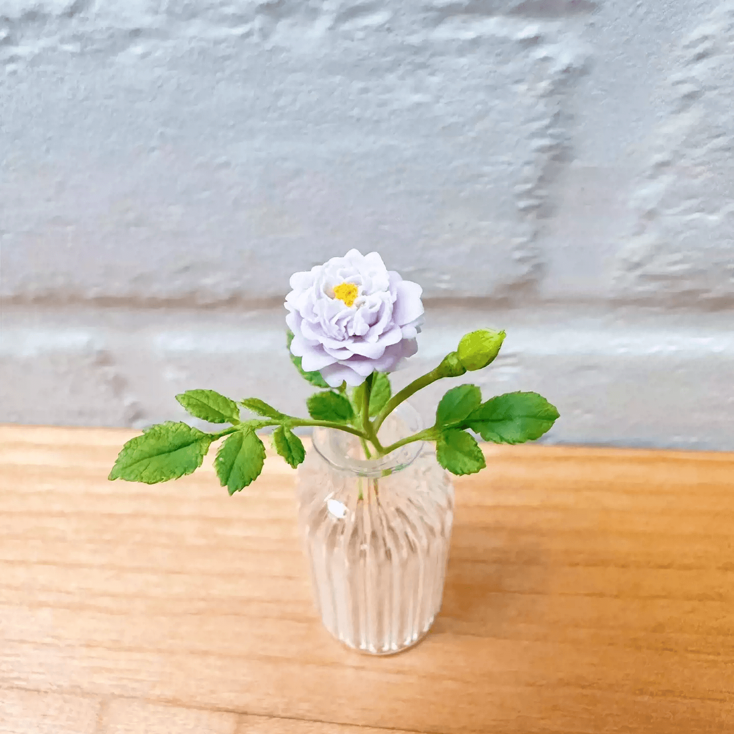The flowers of Rainy Blue Climbing Rose are lavender, it is a very rare cool-toned climbing rose variety. Miniature for dolls, dollhouses, roomboxes. Suitable for Blythe, Barbie, Paola,and other dolls with a height of 25-40cm (10-15.8 inches). Scale: 1:6; 1:12 Material: Handmade from Clay