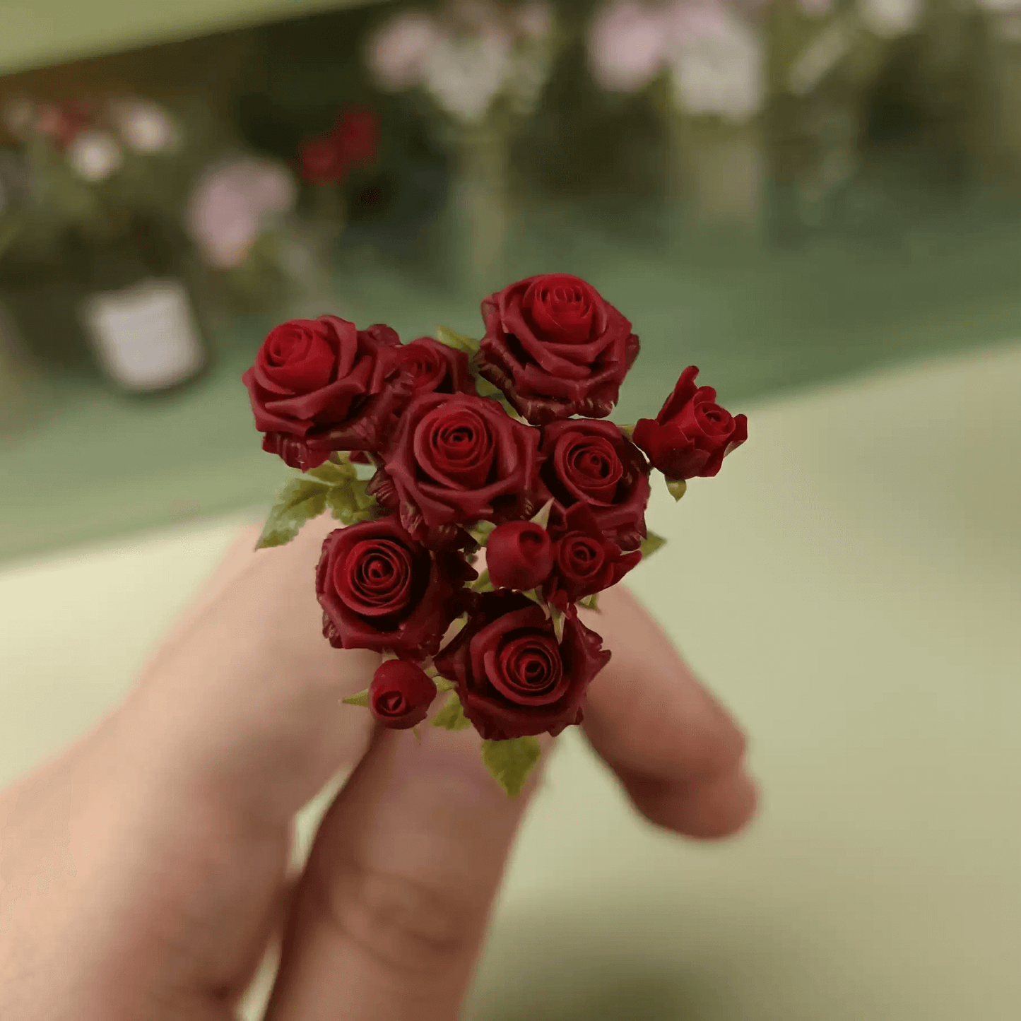 The red rose is a classic symbol of love. Add these blooms to your miniature garden to give them a pop of bright romantic red. Miniature for dolls, dollhouses, roomboxes. Suitable for Blythe, Barbie, Paola,and other dolls with a height of 25-40cm (10-15.8 inches). Scale: 1:6; 1:12 Material: Handmade from Clay