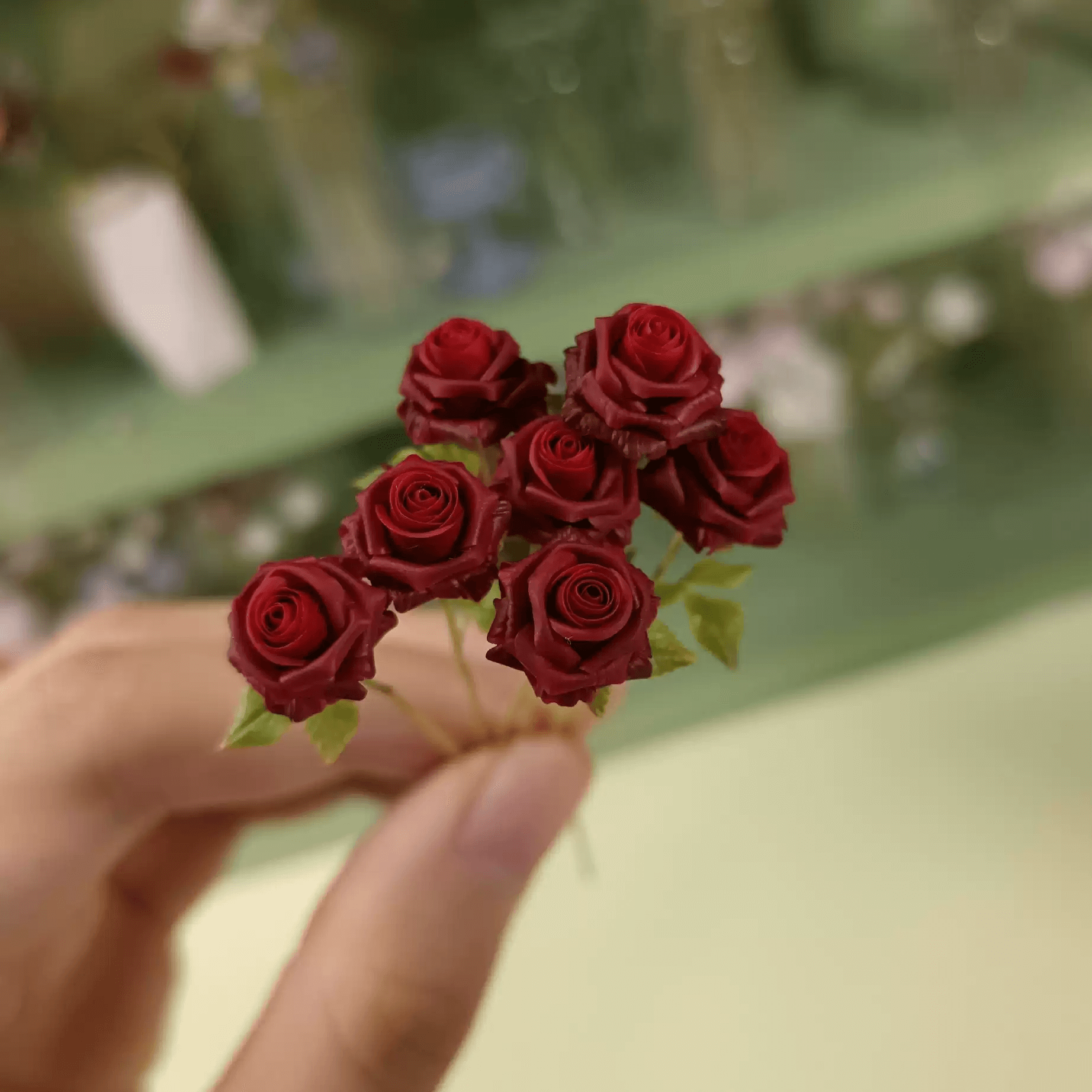 The red rose is a classic symbol of love. Add these blooms to your miniature garden to give them a pop of bright romantic red. Miniature for dolls, dollhouses, roomboxes. Suitable for Blythe, Barbie, Paola,and other dolls with a height of 25-40cm (10-15.8 inches). Scale: 1:6; 1:12 Material: Handmade from Clay