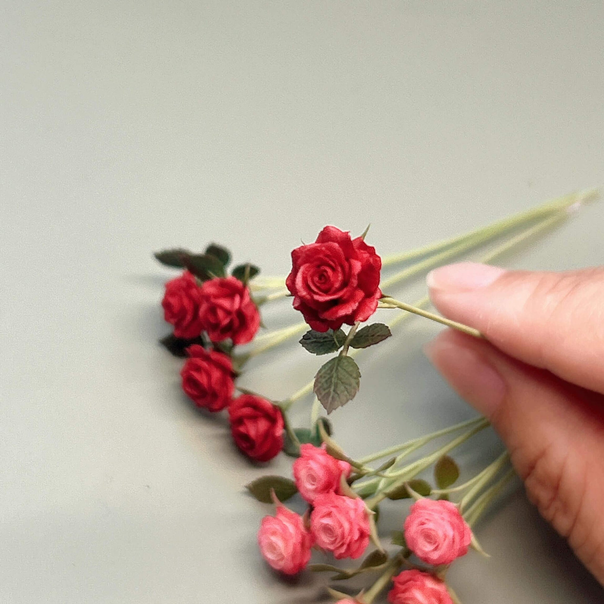 Miniature for dolls, dollhouses, roomboxes. Suitable for Blythe, Barbie, Paola,and other dolls. Flower diameter: 1cm / 0.39inch Material: Handmade from Clay Colors: Red or Pink