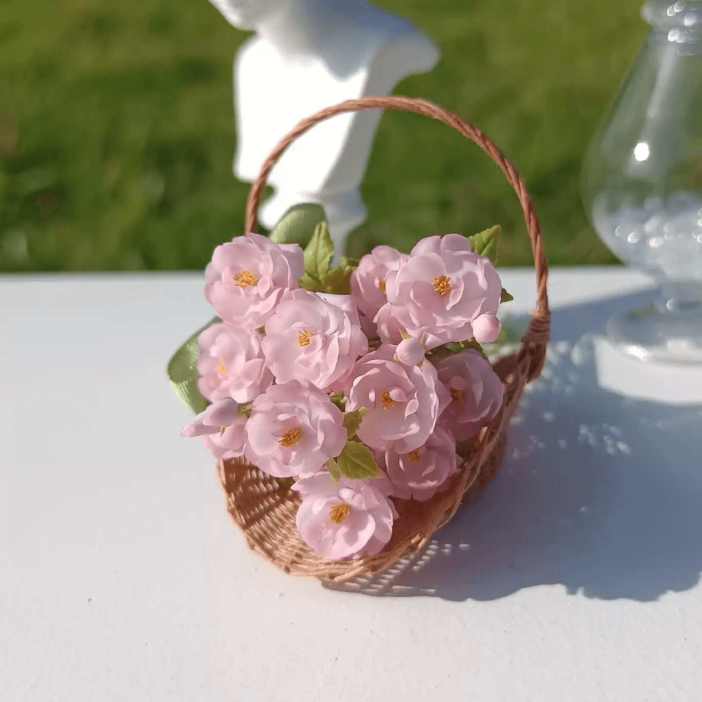 Strawberry Macaron Rose is a delightful shrub rose variety that adds a touch of elegance to any garden. Miniature for dolls, dollhouses, roomboxes. Suitable for Blythe, Barbie, Paola,and other dolls with a height of 25-40cm (10-15.8 inches). Scale: 1:6; 1:12 Material: Handmade from Clay