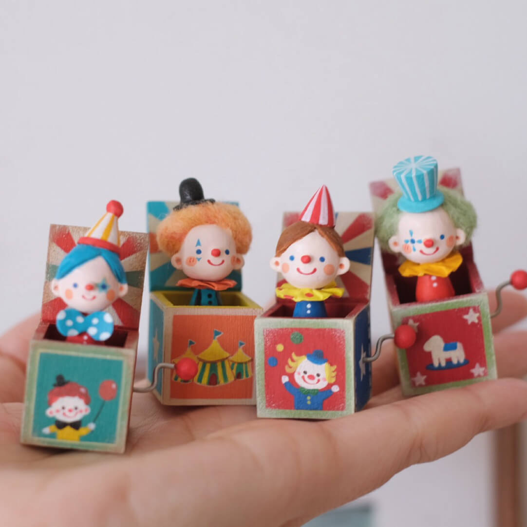 The toys are made entirely by hand, and it is normal for them to show signs of handmade craftsmanship. We hope that each toy can receive love and appreciation from its owner. Materials: Wood, Clay. Size: 2×2×4cm / 0.79×0.79×1.58in