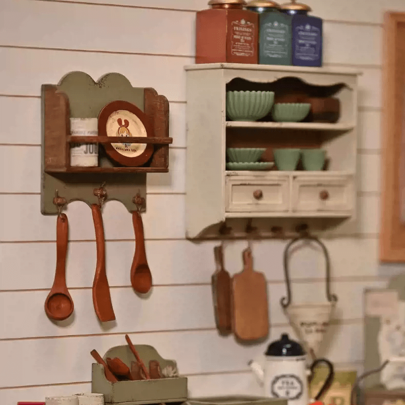 Our Wall Shelves offer a simple, useful and beautiful way to store and show off your belongings. Perfect for dollhouse bedrooms, kitchens and entryways. Default Color/ Finish: Green and Brown Style: Shabby Chic Material: Wood Scale: 1/6 (5.6×1.7×6cm / 2.21×0.67×2.36in)