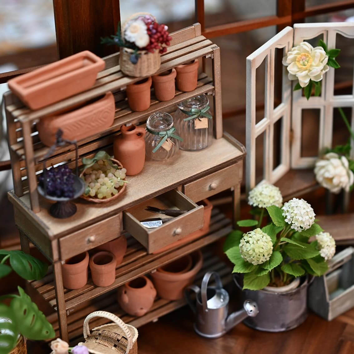 This miniature potting bench provides ample space for potting your dollhouse plants. A practical way to prepare your plants at worktop height helping to keep mess to a minimum. Default Color/ Finish: Brown Material: Wood Scale: 1/6 (14.4×4.2×18.7cm / 5.67×1.65×7.36in)